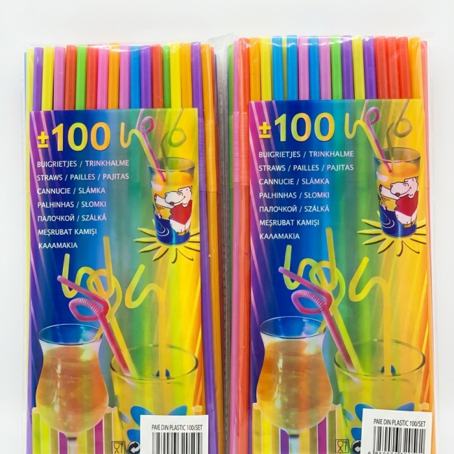 Două pachete sigilate de paie de băut, multicolore și îndoibile (flexibile).